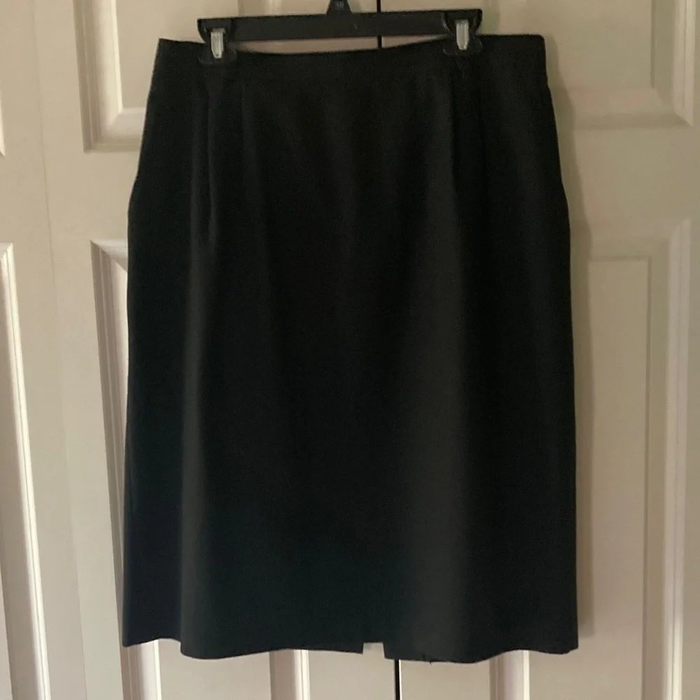 Metro New York 90’s women’s skirt, pockets pleats black 14/16